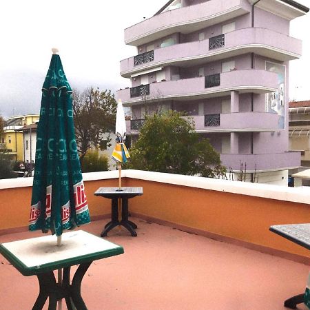Hotel Villa Lorena Rimini Bagian luar foto