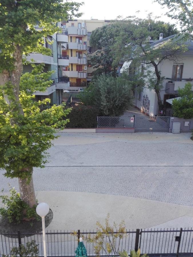 Hotel Villa Lorena Rimini Bagian luar foto