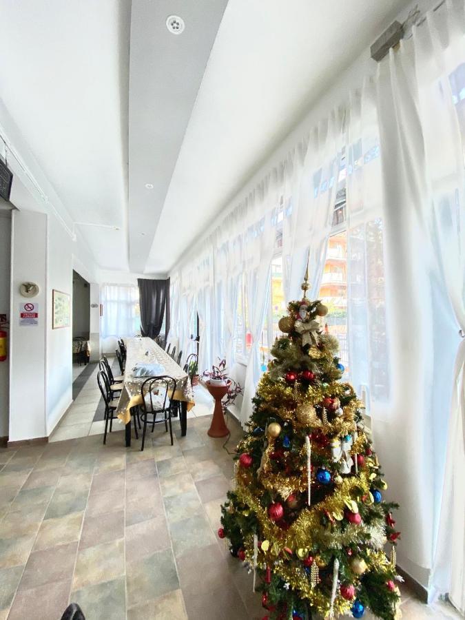 Hotel Villa Lorena Rimini Bagian luar foto