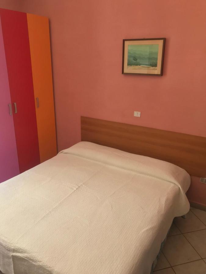 Hotel Villa Lorena Rimini Bagian luar foto