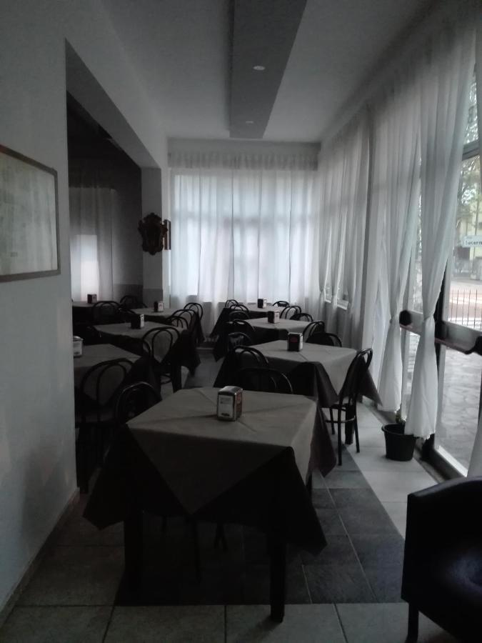 Hotel Villa Lorena Rimini Bagian luar foto