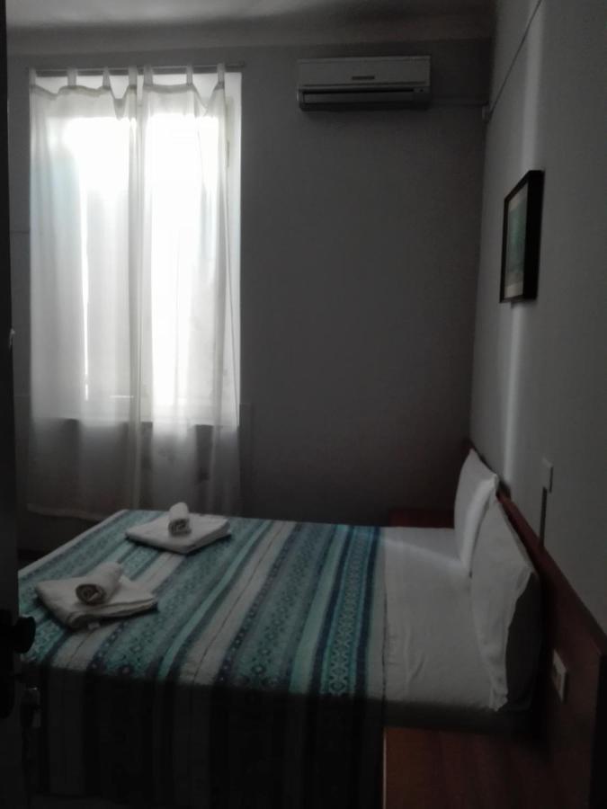 Hotel Villa Lorena Rimini Bagian luar foto