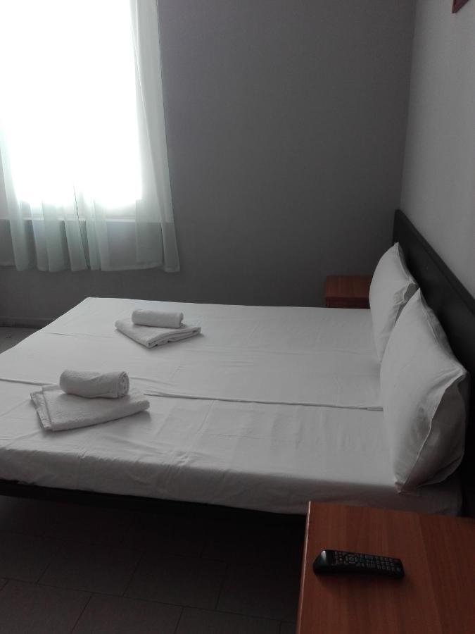 Hotel Villa Lorena Rimini Bagian luar foto