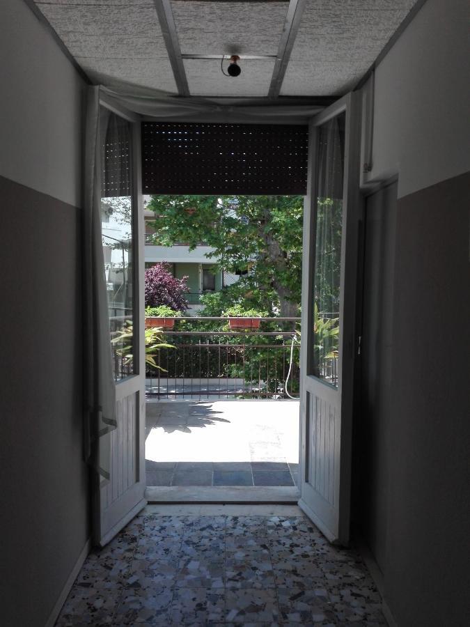 Hotel Villa Lorena Rimini Bagian luar foto