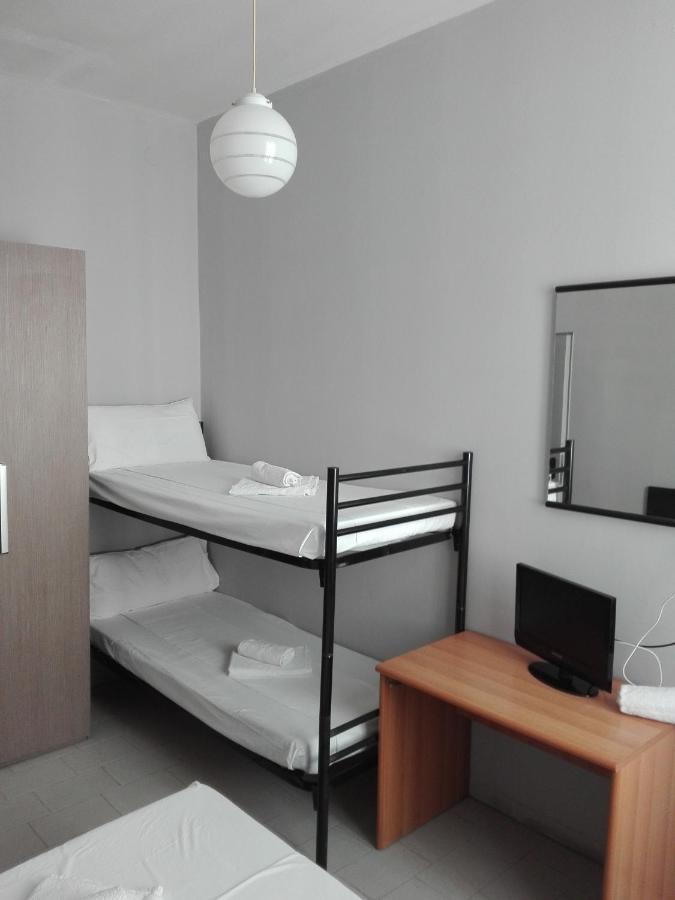 Hotel Villa Lorena Rimini Bagian luar foto