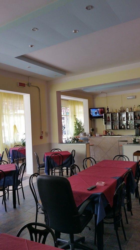 Hotel Villa Lorena Rimini Bagian luar foto