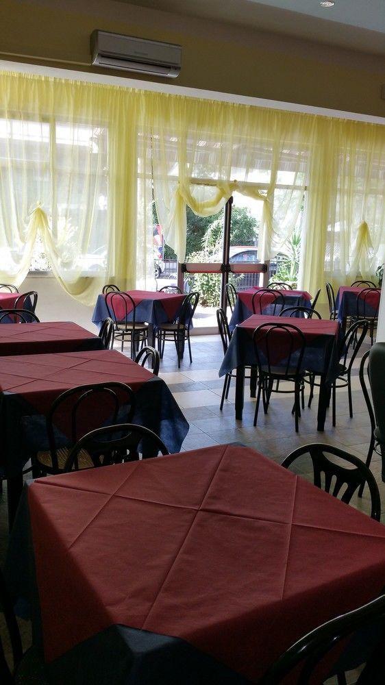 Hotel Villa Lorena Rimini Bagian luar foto