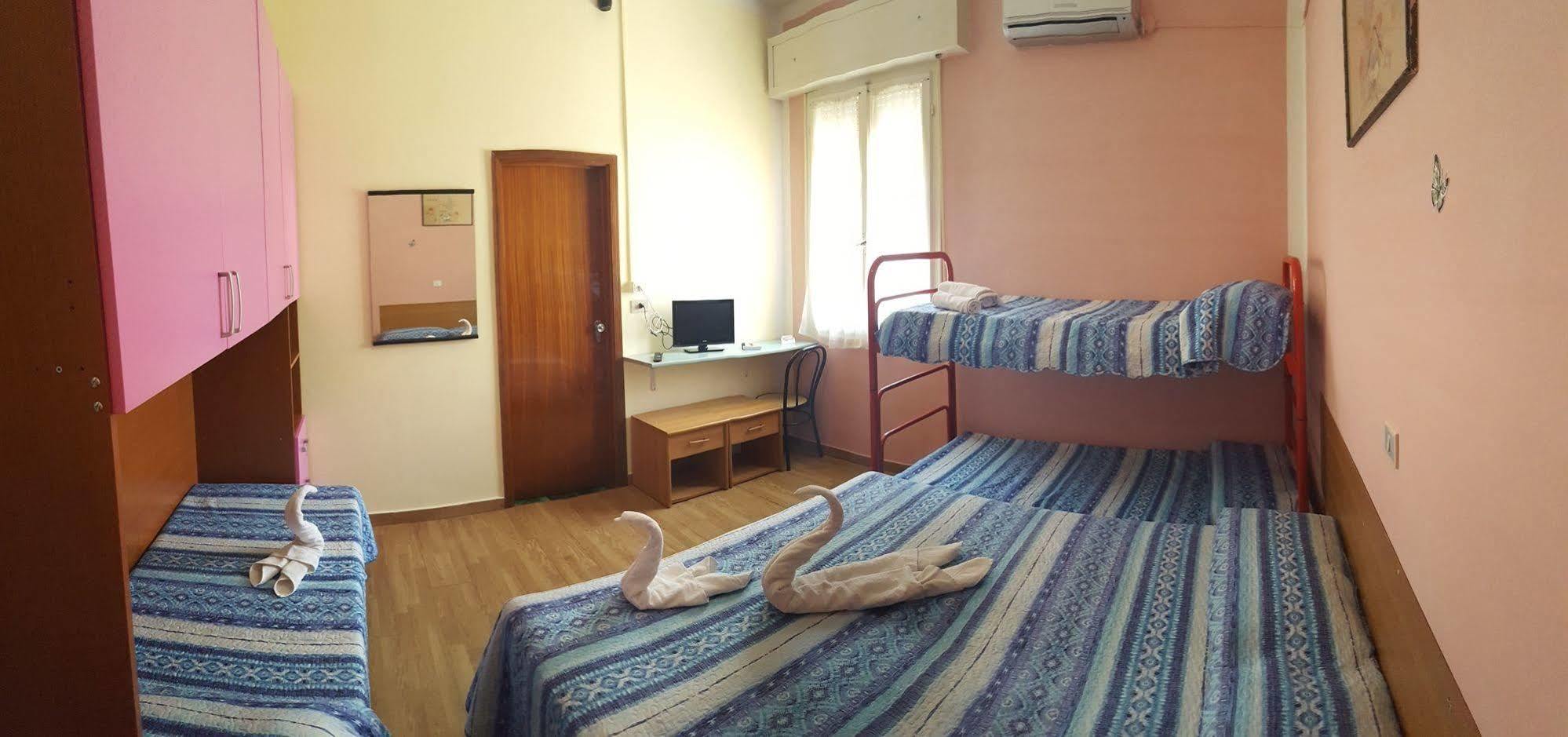 Hotel Villa Lorena Rimini Bagian luar foto