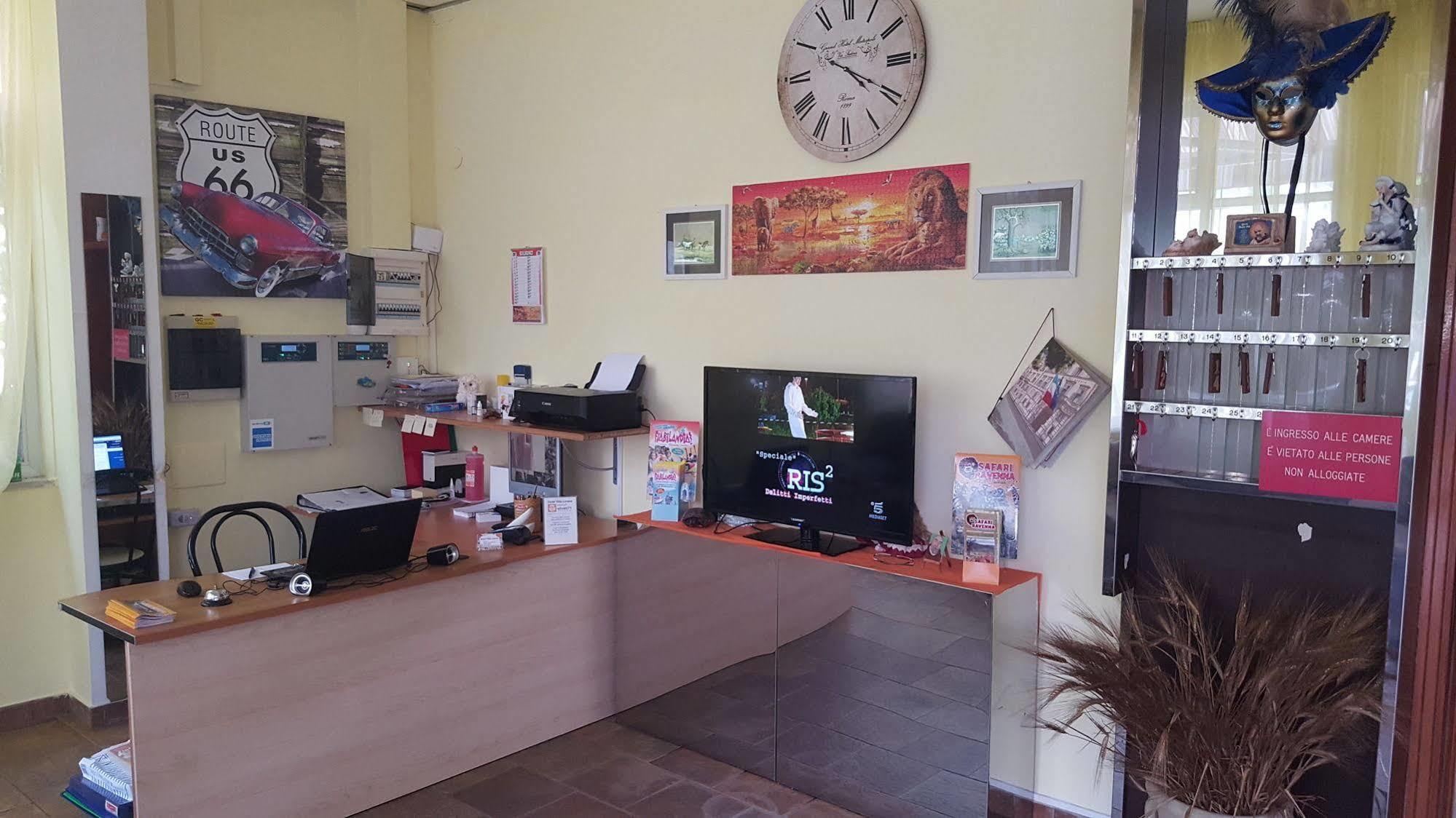 Hotel Villa Lorena Rimini Bagian luar foto