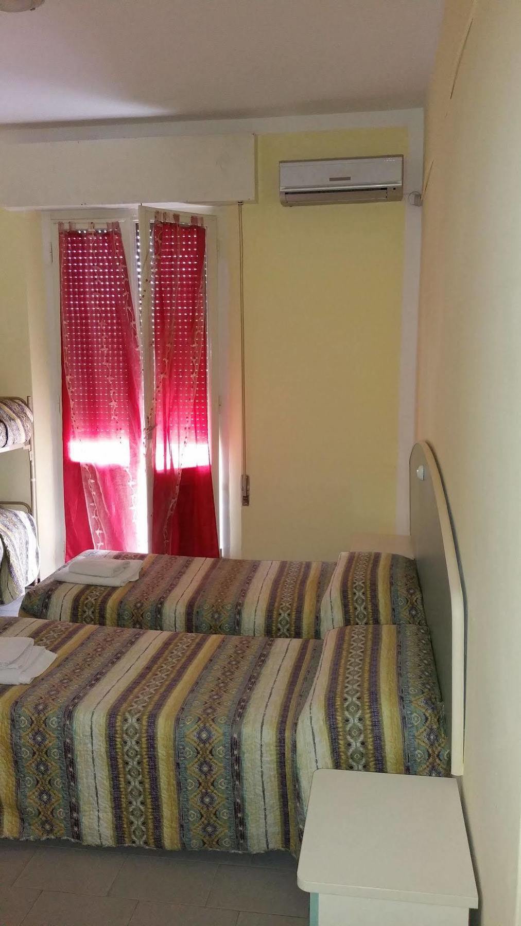 Hotel Villa Lorena Rimini Bagian luar foto