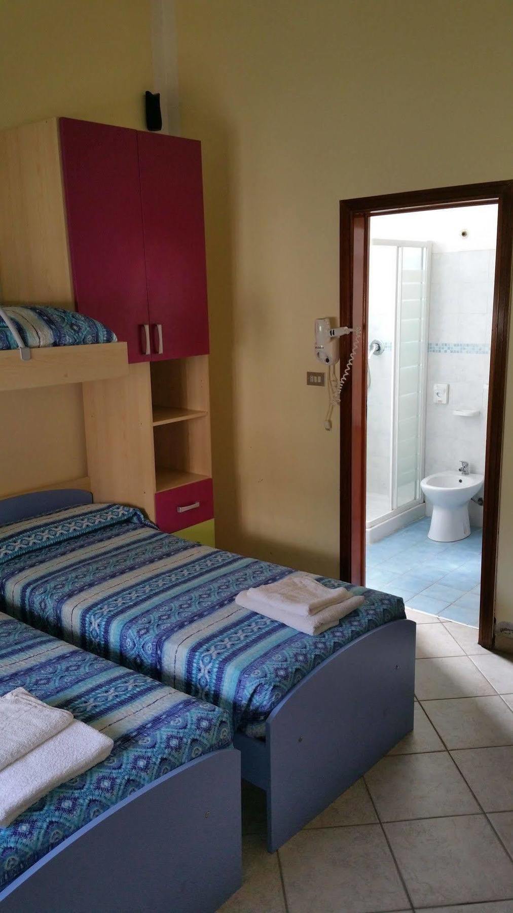 Hotel Villa Lorena Rimini Bagian luar foto