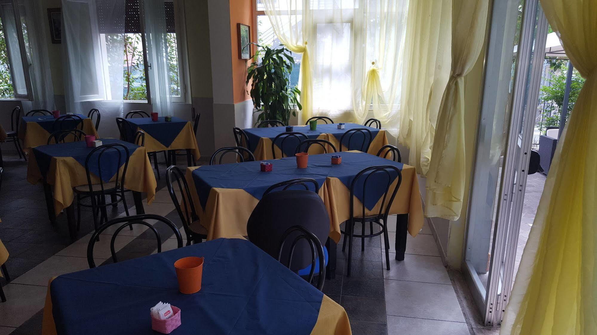 Hotel Villa Lorena Rimini Bagian luar foto