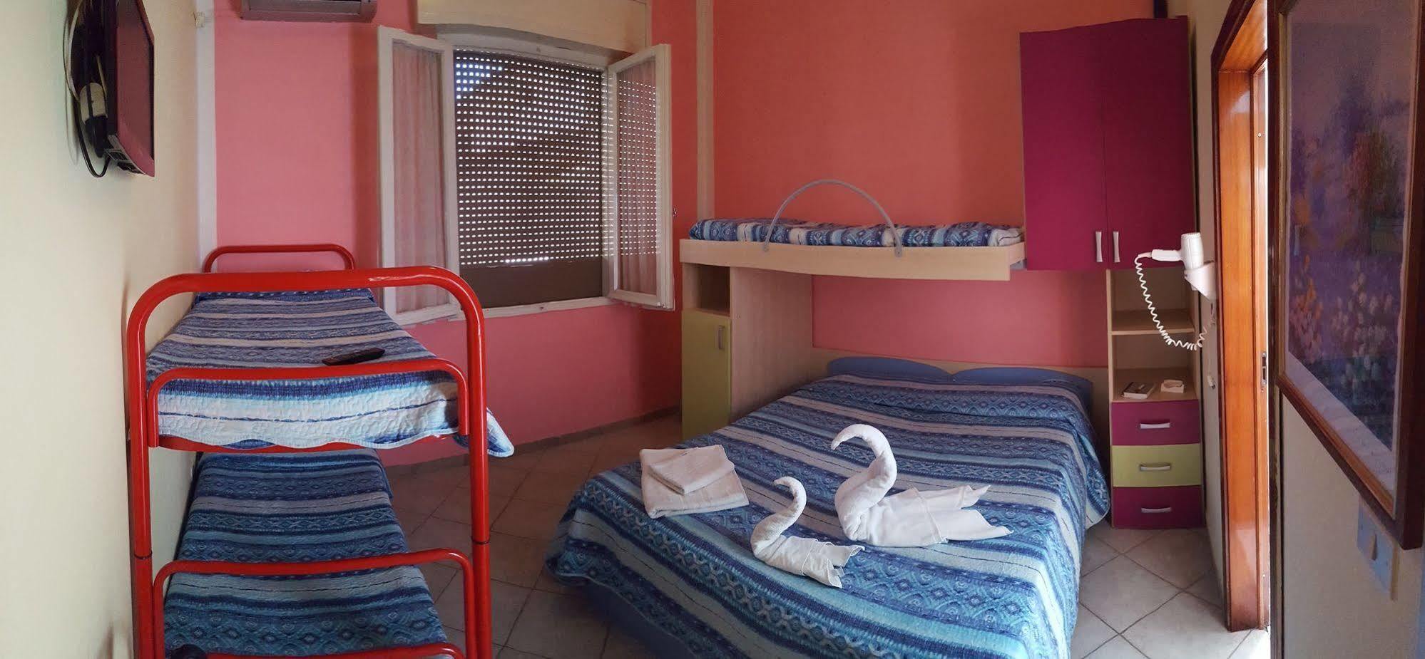 Hotel Villa Lorena Rimini Bagian luar foto