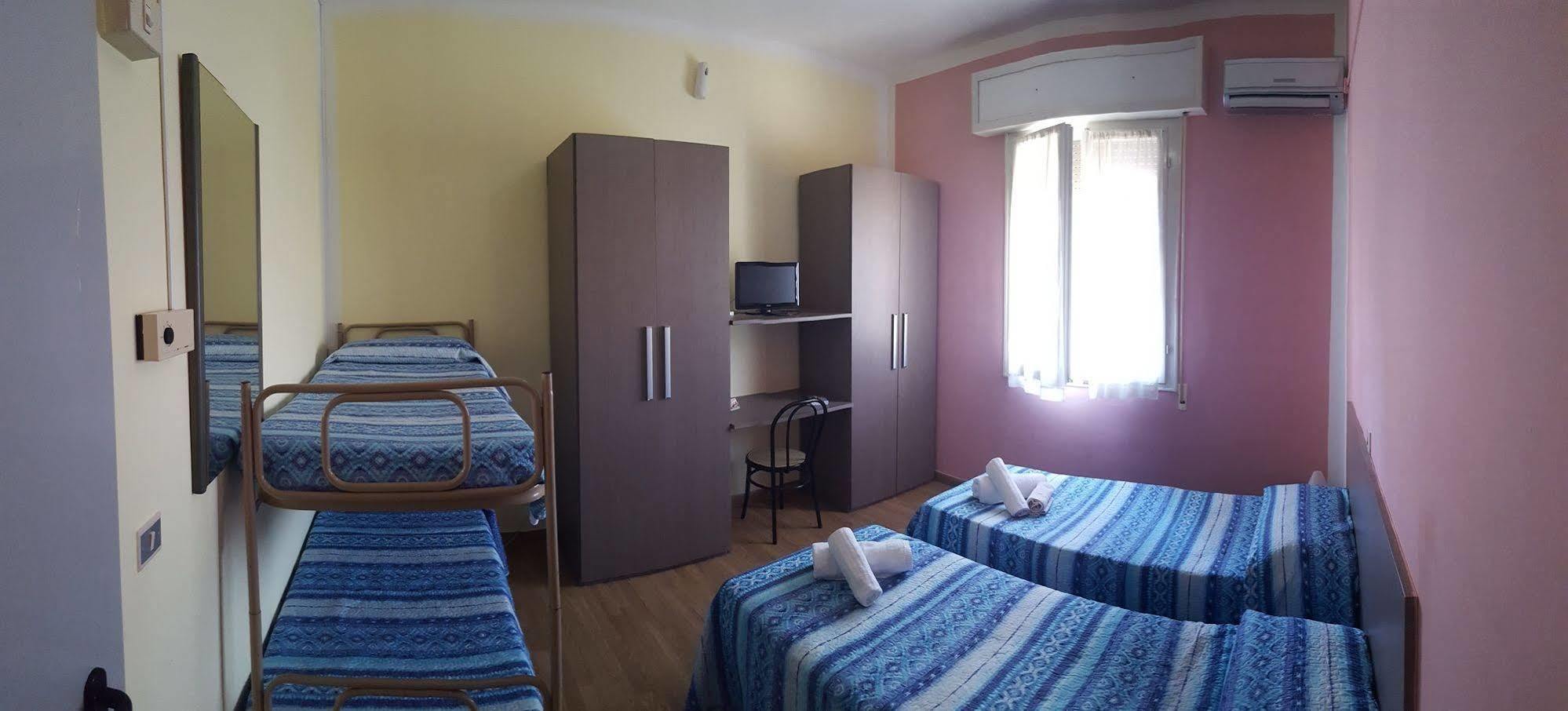 Hotel Villa Lorena Rimini Bagian luar foto