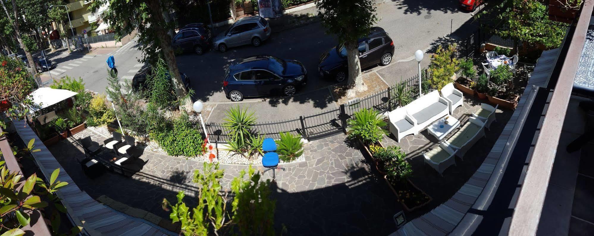 Hotel Villa Lorena Rimini Bagian luar foto